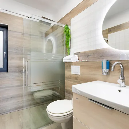 Mit Beheiztem Pool In Gracia Appartamento