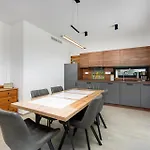 Mit Beheiztem Pool In Gracia Apartman