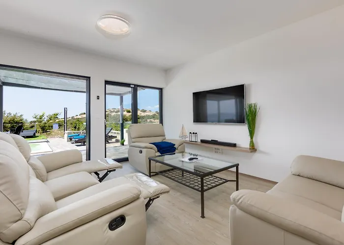 Mit Beheiztem Pool In Gracia