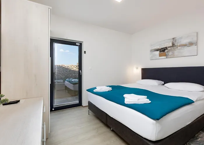 Apartment Mit Beheiztem Pool In Gracia Stara Baska