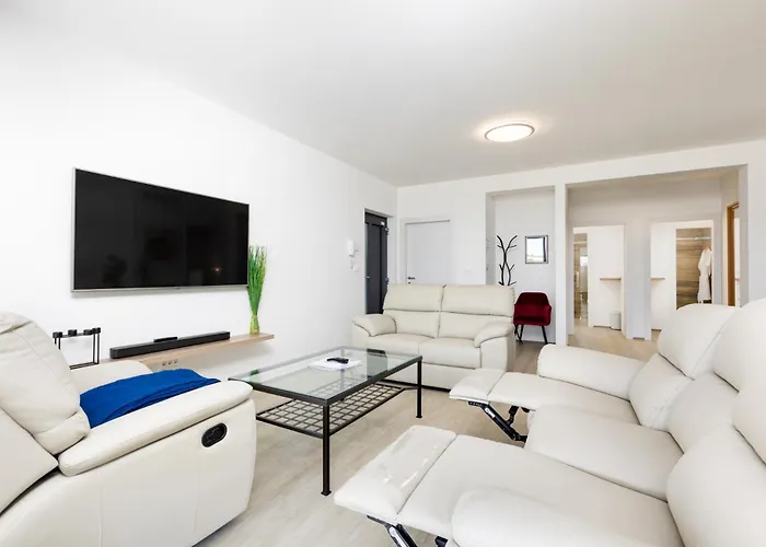 Apartment Mit Beheiztem Pool In Gracia