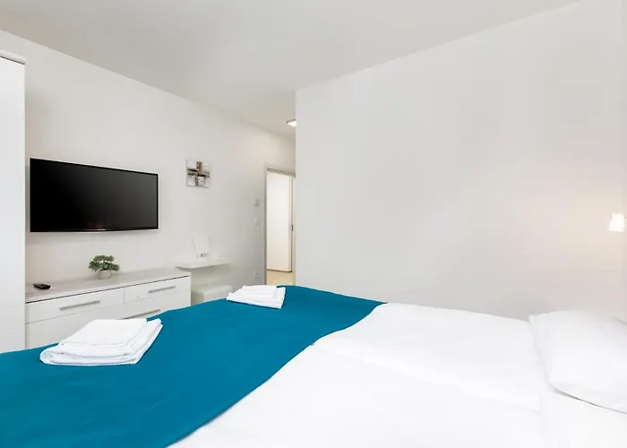 Apartment Mit Beheiztem Pool In Gracia Stara Baska