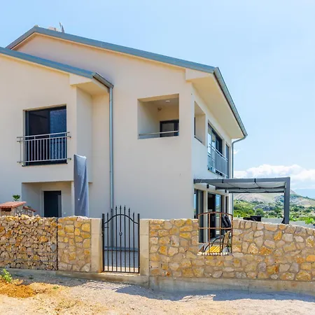 Mit Beheiztem Pool In Gracia Stara Baška