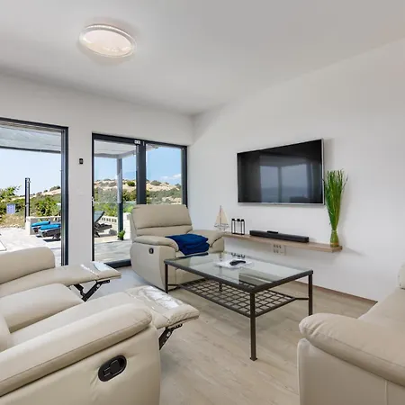 Mit Beheiztem Pool In Gracia